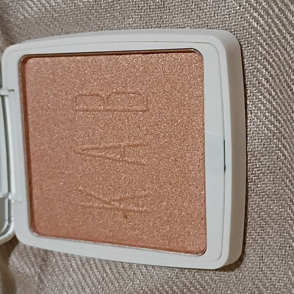 KAB COSMETICS BRONZED BABE GLOW POWDER - Picture 5 of 5